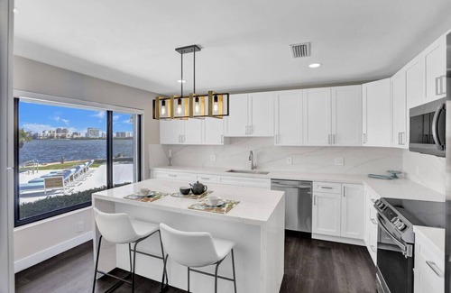Seybold House | Waterfront Hot Tub, Heated Pool, Outdoor Lounge & Grill, King Beds