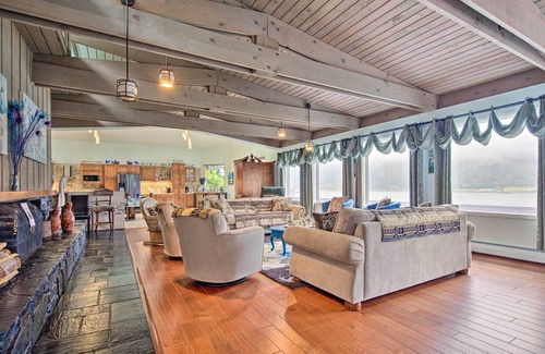 West Juneau House | Waterfront House w/Glacial Views - Near Downtown!