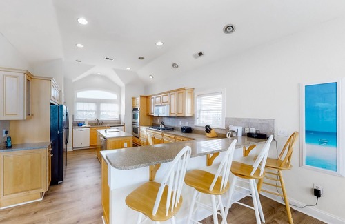 Hatteras House | Waterfront house with private pool, hot tub & fireplace - dog-friendly