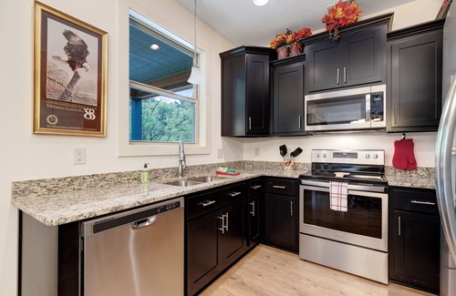 Dillsboro Cabin | Waterfront mountain home right on the river with ample space - Dogs OK