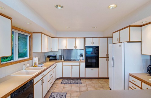 Roche Harbor House | Waterfront! Near Roche Harbor! Hot Tub! (SSH)