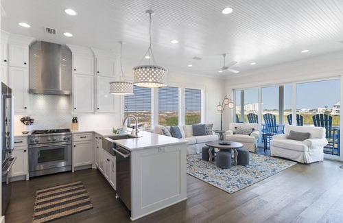 Holiday Isle House | Waterfront, Ocean View, Heated Pool - Ocean Breeze