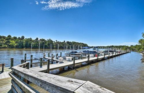 Palm Coast Apartment | Waterfront Palm Coast Condo with Boat Dock and Pool!