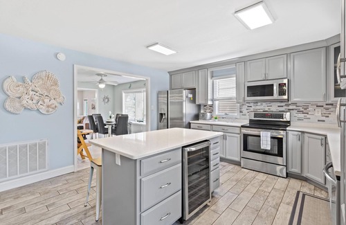 North Ocean City House | Waterfront Pets OK! Game Room Grill Kayaks Bikes