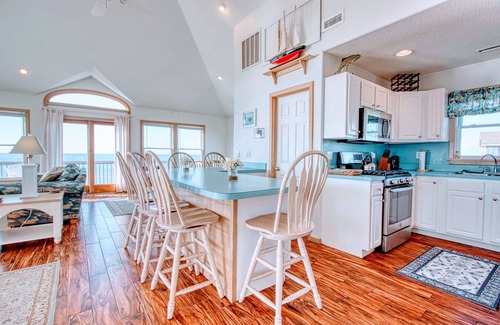 Avon House | Waterfront/Private Pier, Water Access/Pool&Tennis club/Kayaks/SUP/ping-pong