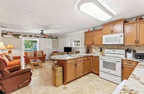 Marathon Condo | Waterfront Retreat with Pool & Cabana - Sleeps 6!