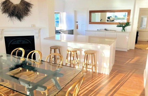 Goolwa Cottage | Waterfront Retreat With Expansive Views - Walking Distance to Wharf & Cafes