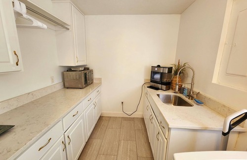 Crystal River House | WATERFRONT Sleeps 12!