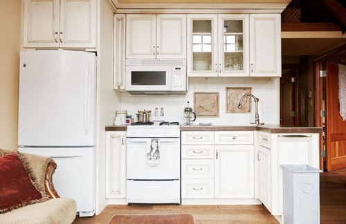 Seldovia House | WATERFRONT SUITE RENTAL