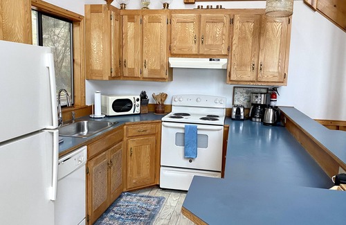 Eastsound Cabin | Waterfront sunset cabin - 2 bedrooms + sleeping loft