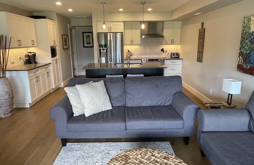 Port Alberni House | WATERFRONT townhouse at The Maples on beautiful Sproat Lake