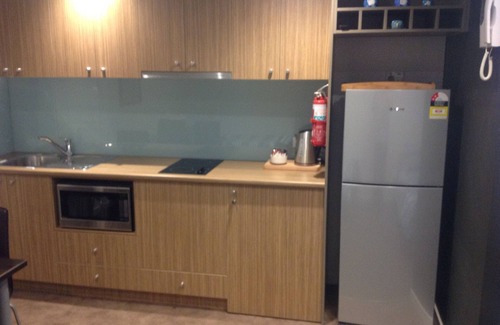 Cowes Apartment | Waterfront@Waves Luxurious Beachfront Apartment with Water View