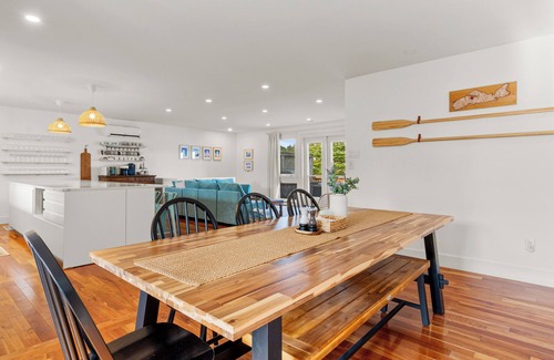 Tantallon House | Waters Edge on the Cove | Hot Tub Sleeps 11