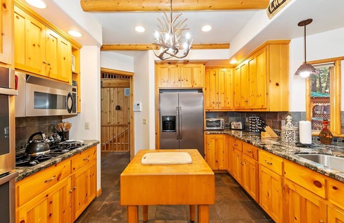 Boulder Bay Cabin | Waterview Retreat: Luxury in Boulder Bay! EV Charger! Hot Tub! Lake Views! Pool Table! Theater! Air Hockey!