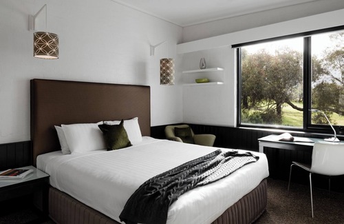 Waurn Ponds Hotel | Waurn Ponds Estate