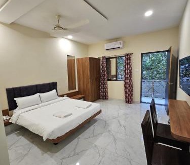 Gorai Hotel | Wavelash Beach Resort