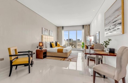 Dubai Investment Park Apartment | Waves - Stylish Studio with Balcony in Dubai South