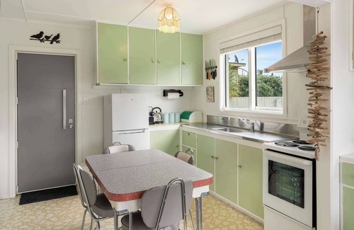 Parapara House | WaveSong Cottage - Your Escape by the Sea