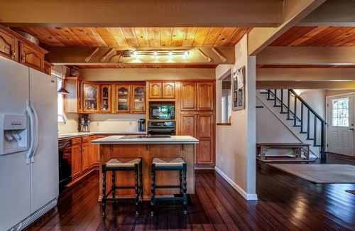 Arnold Cabin | WAWONA LODGE - NEWLY REMODELED WITH AIR HOCKEY, FOOSBALL AND REC CENTER ACCESS