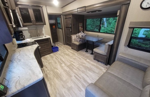 East Hants House | Way better than a Hotel Glamping, quiet rural property, 15mins to the airport.