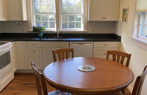 Nantucket Town House | WEDDING PARTY WELCOMED! LARGE PROP. on ORANGE.AC,WiFi,Park. Walk to Main Street