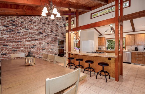 Happy Valley House | Weddings, graduations, Event gatherings on private 3 acres!