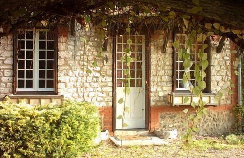 Porte-Joie House | WEEKEND The House at the edge of the water