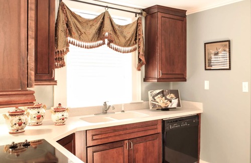 Historic Downtown Savannah Apartment | WEEKNIGHT DISCOUNTS! On Monterey Square, this is Savannah's Premier Address!