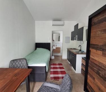 Pistorf Bed & Breakfast | Weingut Buschenschank Schneiderannerl