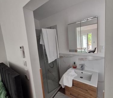 Pistorf Bed & Breakfast | Weingut Buschenschank Schneiderannerl