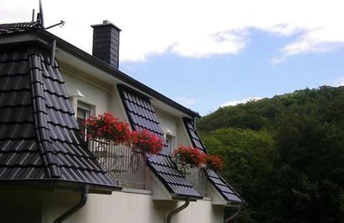 Bad Suderode Apartment | Weisses-Haus-am-Kurpark-Fewo-Bergblick