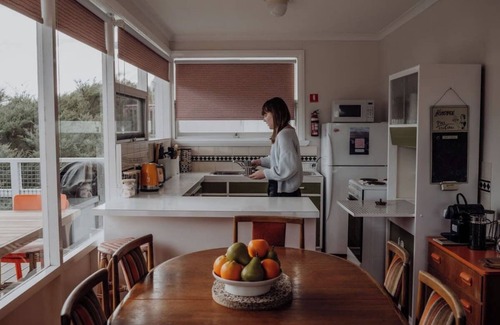 Freycinet House | Welcome to Beaumont at Freycinet, at the base of the majestic Hazards Mountains!