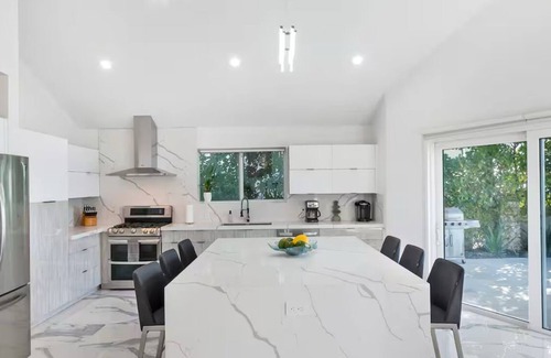 North Bay Village House | Welcome to Bayfront Tranquility Luxury Retreat!nEscape to paradise
