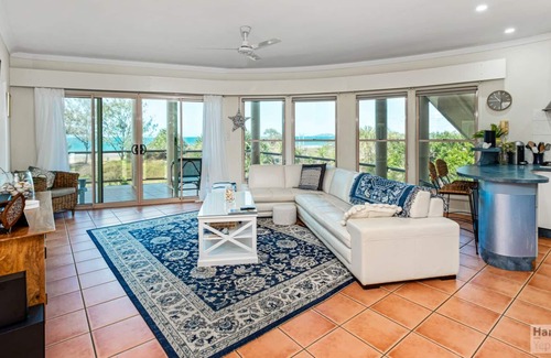 Farnborough House | Welcome to Hinz On The Beach