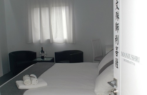 Comares Hotel | Welcome to Jingtu Resort . Your wellness retreat .