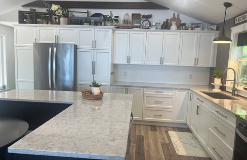 Lower Ohio Cottage | Welcome to Lake Cove Estate! Relax, boating or fish at beautiful Lake Deception!