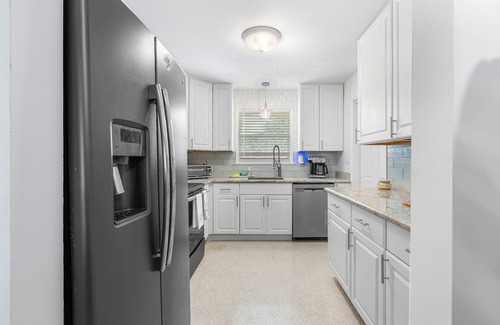 Riverside House | Welcome to Manatee Inn, a charming and cozy getaway located in Jupiter,Fl