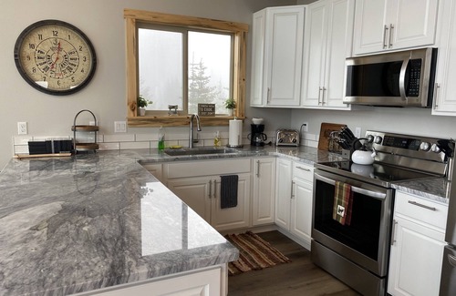 Happy Valley Cabin | Welcome to Redoubt Retreat!