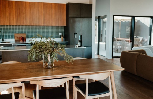 Newland House | Welcome to Salty Brush, indulge in luxury at Vivonne Bay.