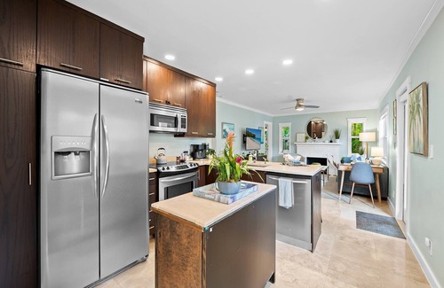 Wilton Manors House | Welcome to The Bungalow, A Charming, Quaint Oasis with Superb Location!