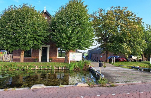 Leidschendam Apartment | Welcome to the van Boheemen family on the Akkerlust farm.