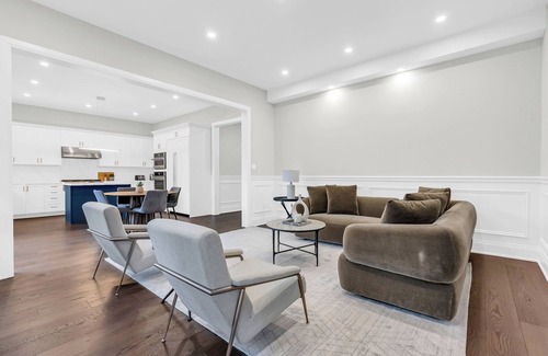 Bronte House | Welcome to Your Comfort Retreat by the Lake