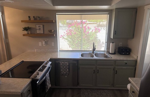 Bellair House | Welcome to your home away from home in sunny Glendale, Arizona!