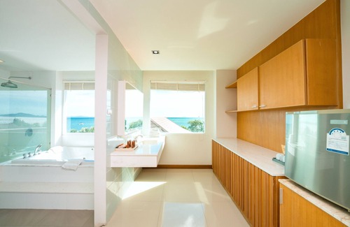 Jomtien Hotel | Welcome World Beachfront Resort