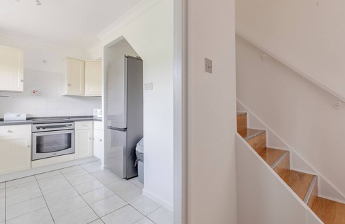 Nine Elms Apartment | Well-located 3BD Flat with Private Balcony