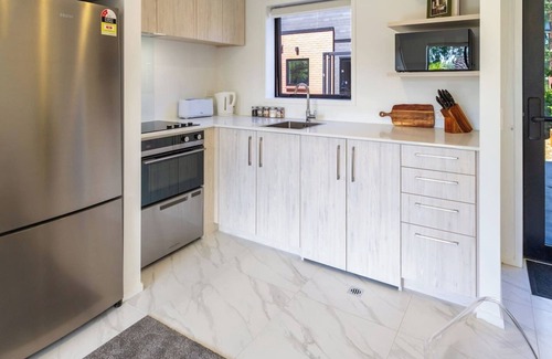 Henderson House | West Auckland Retreat | 2BR Sleeps 4