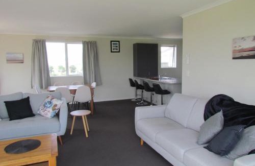 Te Kopuru House | West Coast Wonder 4 Minutes Drive to Glinks Gully