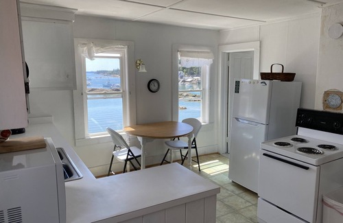 Stonington House | West Harbor Nest- Oceanfront Apartment