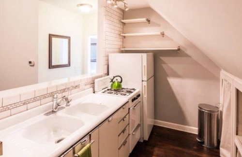 Melrose House | West Hollywood Little House with Backyard and Garage!