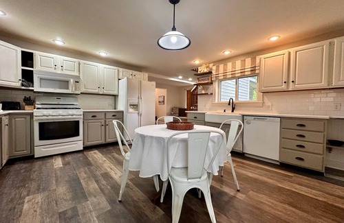 Montague House | West Michigan Relaxation Station